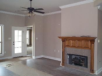4th image of 2699 Middletowne Dr