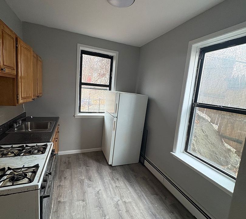 2nd image of 609 Van Cortlandt Park Ave APT 1C
