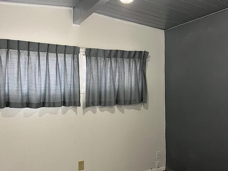 Gray wall in middle bedroom