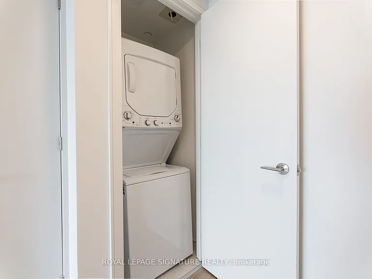 86 Dundas St E #526 — Photo 2