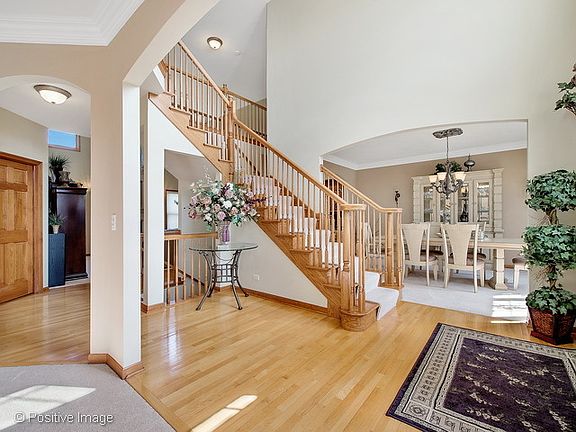 3rd image of 905 Academy Ln