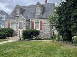 3524 S 44th St, Greenfield, WI 53220