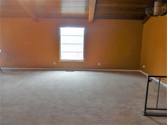3rd image of 424 Hillsdale Dr