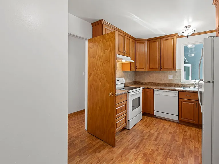 230 12th Ave #389R — Photo 7