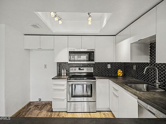 5th image of 1351 N PLEASANT Drive #1035