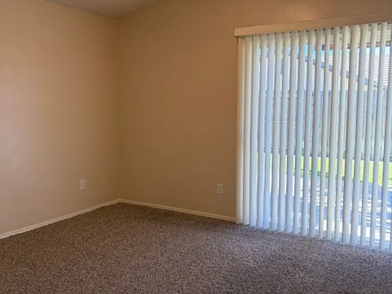 8807 Rollingbay Dr — Photo 10