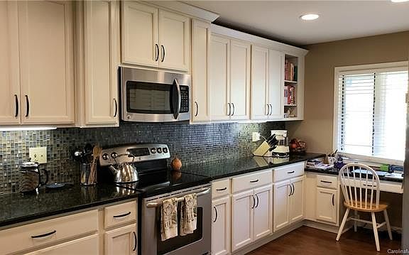 4th image of 36 La Vista Dr