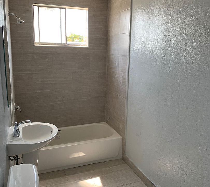 2nd image of 1805 W 82nd St APT 5