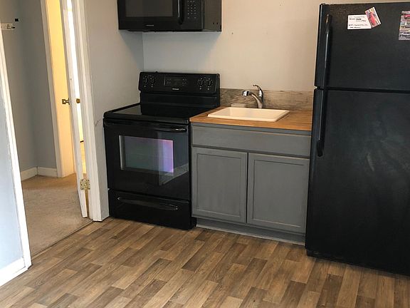 4th image of 102 W Chelsea St #2