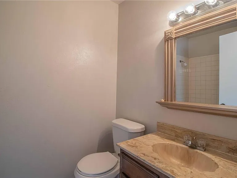 711 Edgemont Pl — Photo 20
