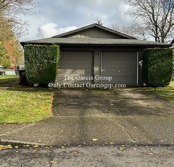 470 SE Vista Ave — Photo 1