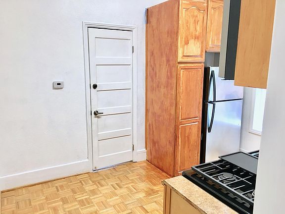 5th image of 460 Wisnom Ave #2