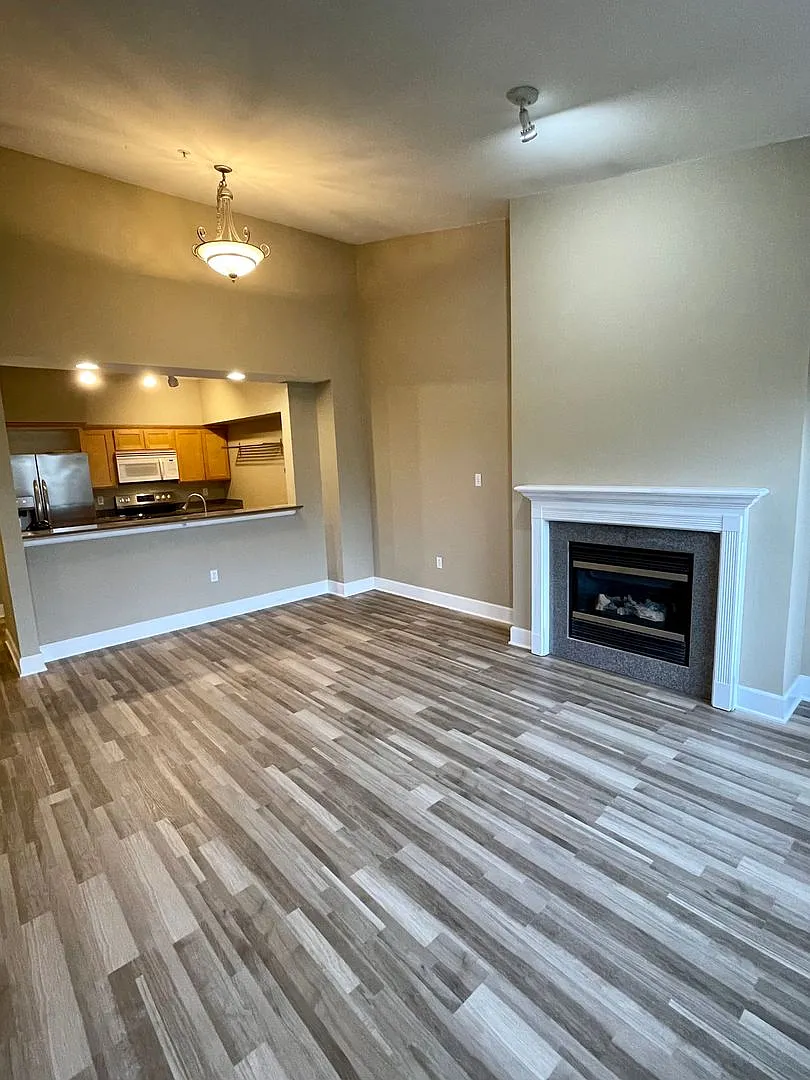 Spacious 2 Bed, 2 Bath Condo — Photo 2