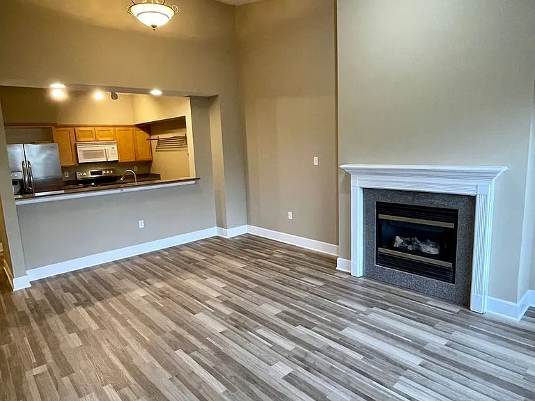 251 W Bakerview Rd #405 — Photo 1