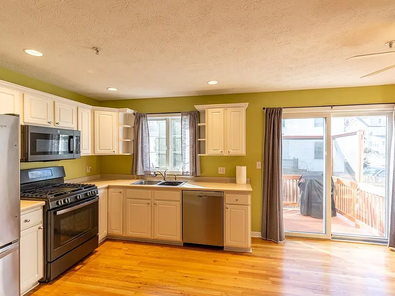 204 Washington St #3 — Photo 7