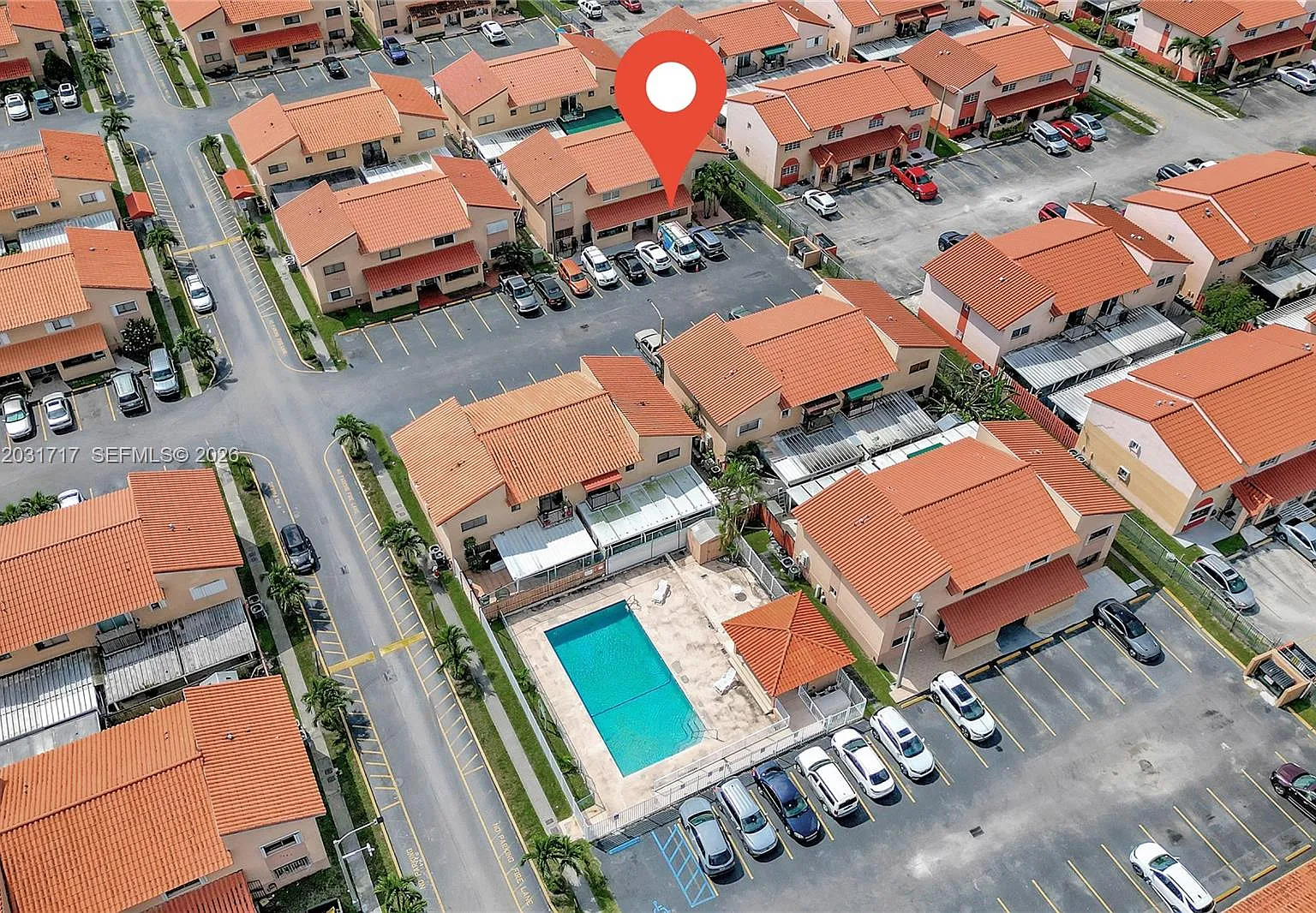 El Prado Xi Condo — Photo 1
