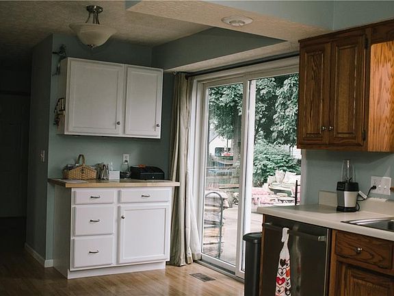 5th image of 141 Twinbrook Pl