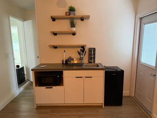 3137 Downing St, Clearwater, FL 33759