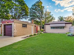 6878 N Lehigh Ave, Chicago, IL