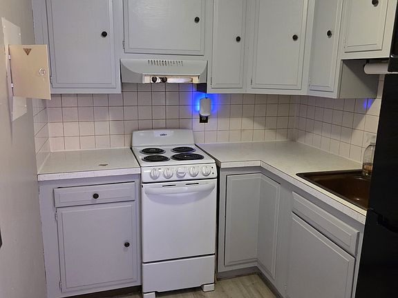 3rd image of 8 Malden St #8