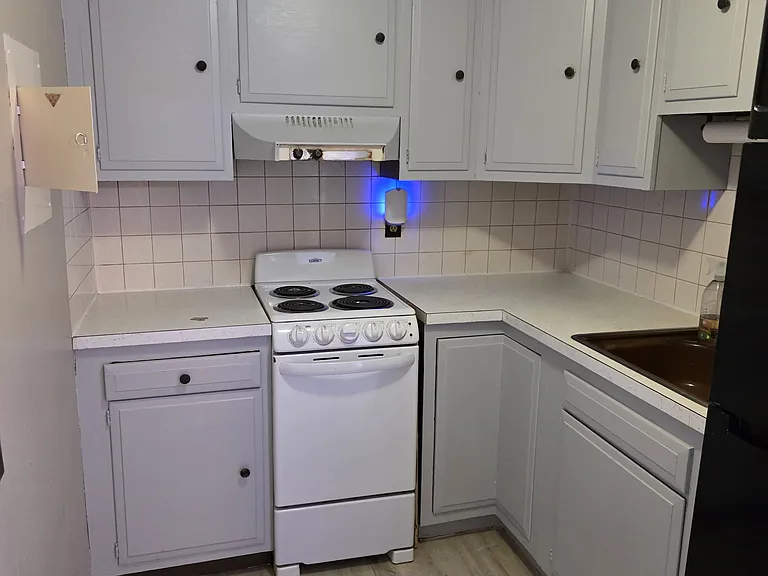 8 Malden St #8 — Photo 3