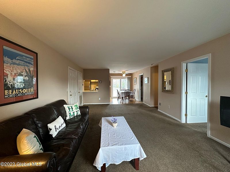 3rd image of 118 Cedarview Lane