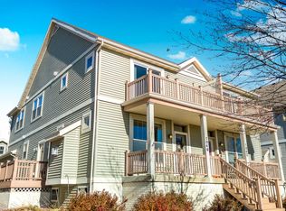1046 Stonehaven Dr, Sun Prairie, WI 53590