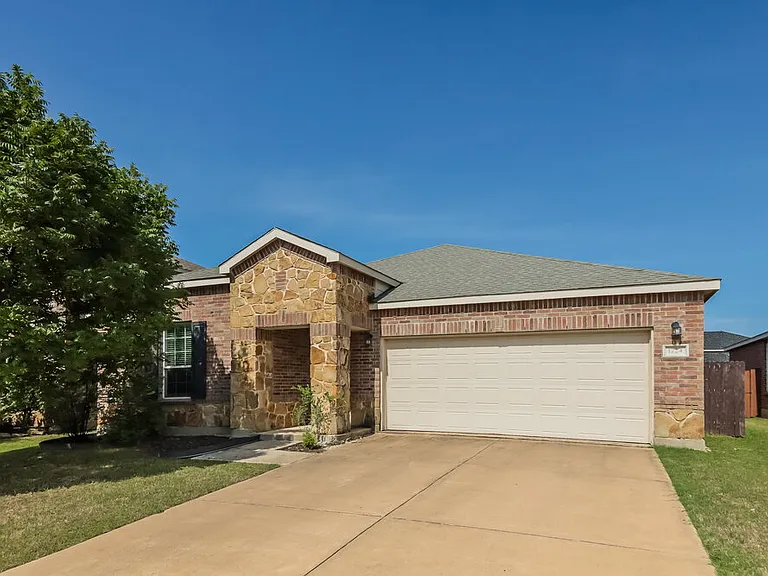 1724 Gayla Creek Dr — Photo 3