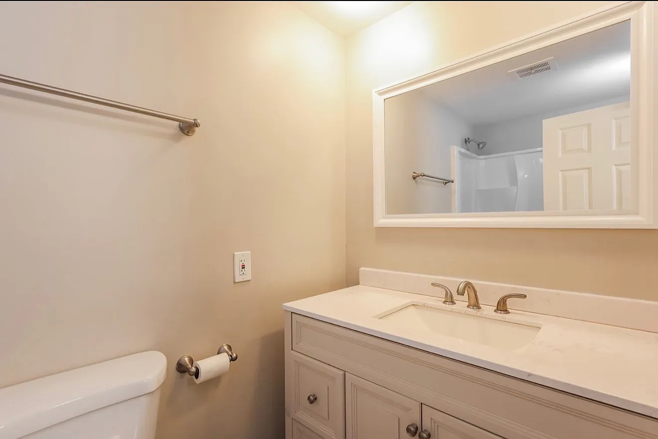 3 bed, 2240 sqft, $1,550 — Photo 3
