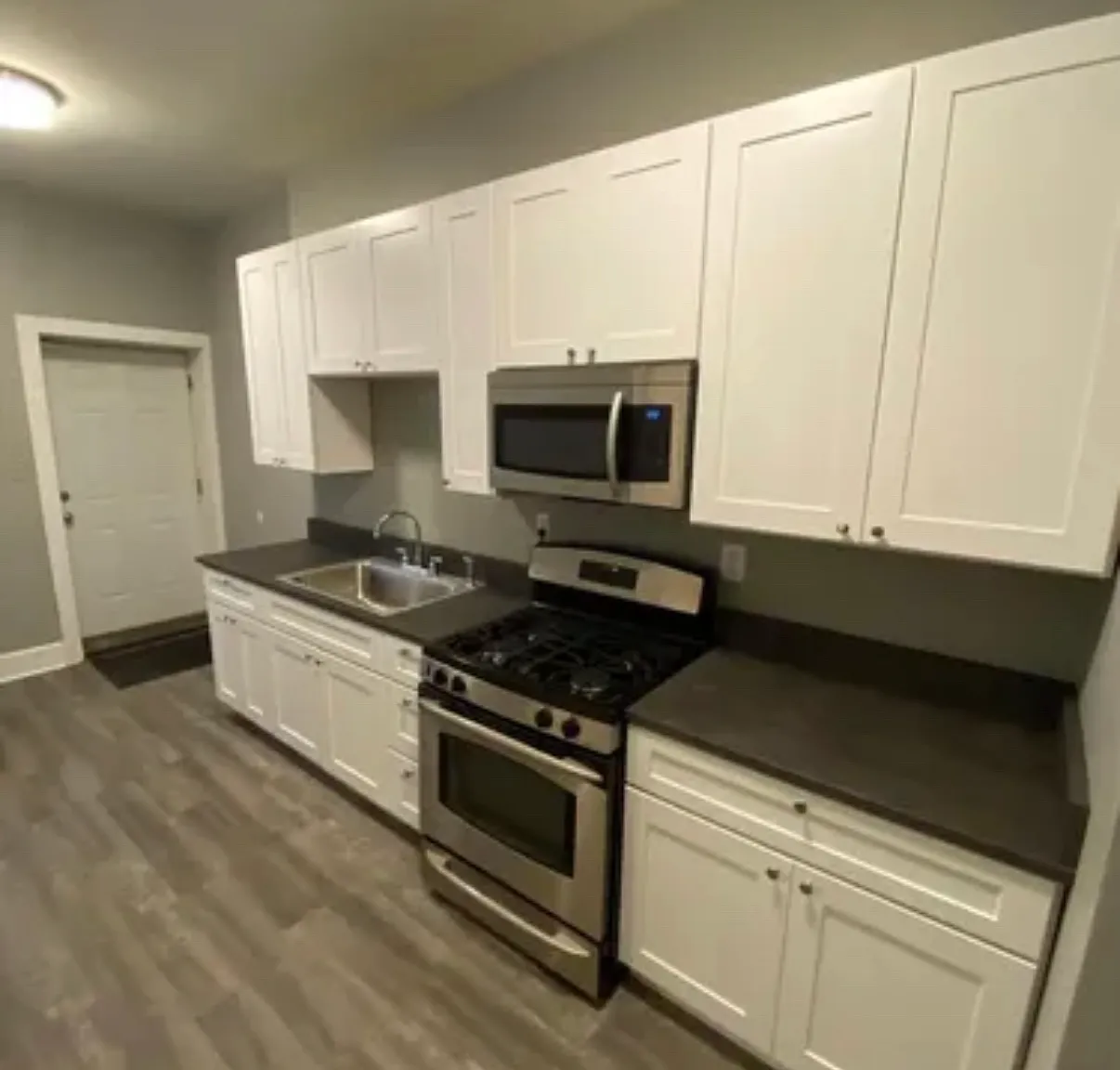 3 bed, 1300 sqft, $1,625 — Photo 2