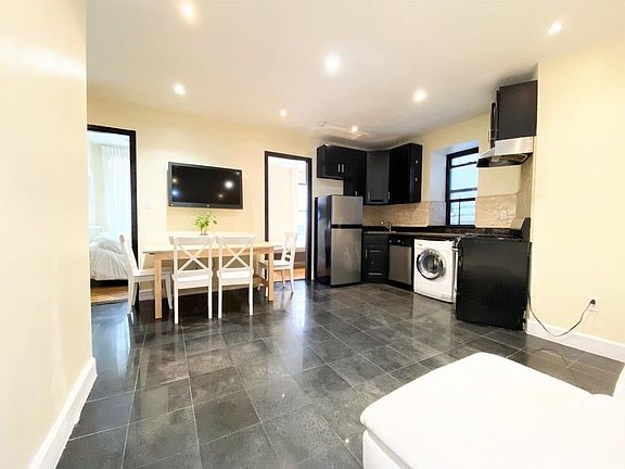 3rd image of 15 W 107th St APT 4