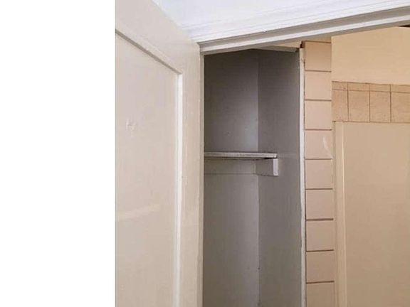 4th image of 1014 Lindley Ave #1