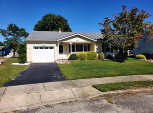 9 Bedford Ct, Toms River, NJ 08757