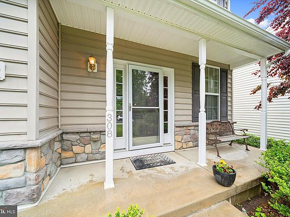 3rd image of 308 Astilbe Ct