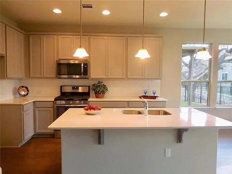 10614 Turnbull Loop — Photo 2