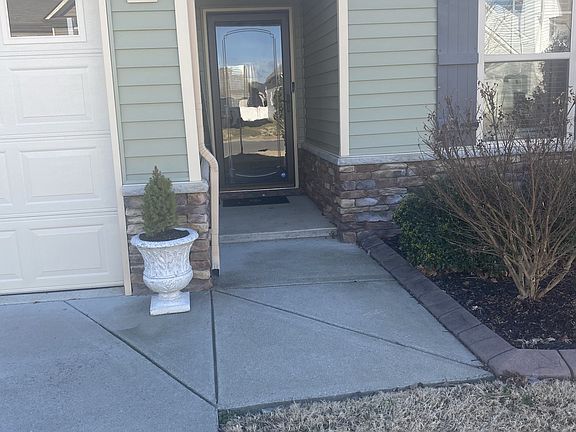 5th image of 3415 Tourmaline Dr
