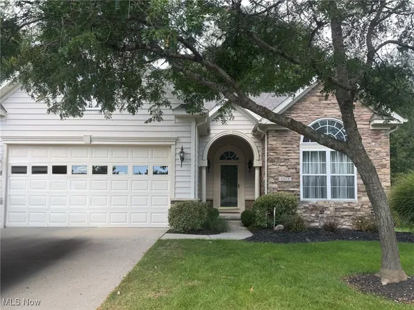 1015 Nature Wood Cir, Kent, OH 44240