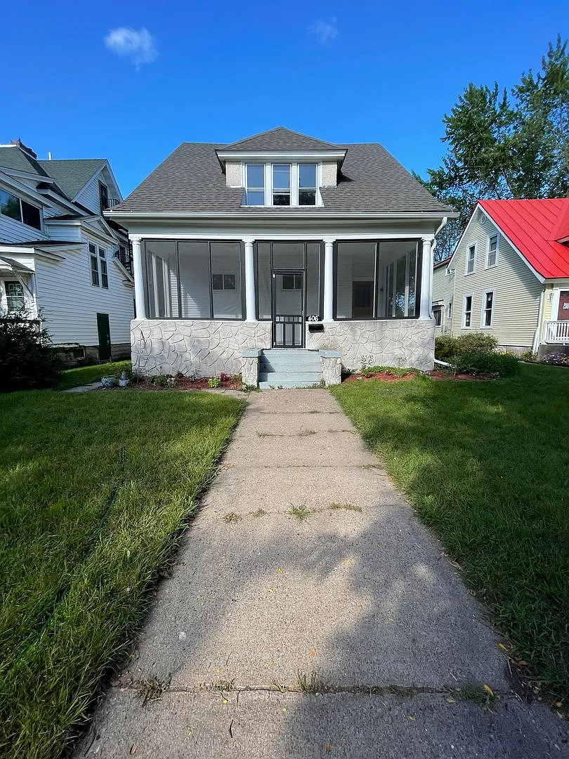 5 Bedroom, 1.5 Bathroom Home Next to Weigent-Hogan Park — Photo 4