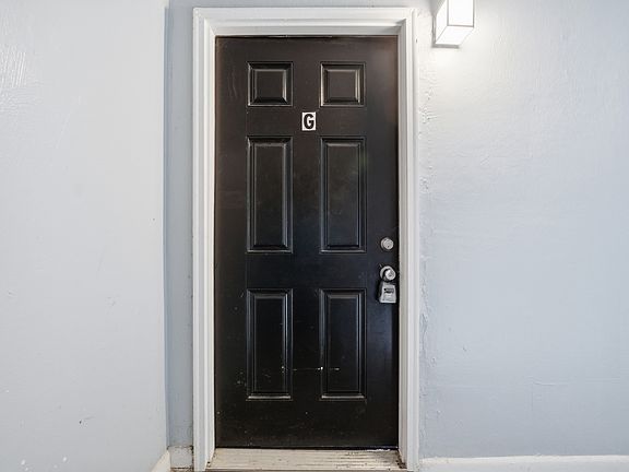 5th image of 642 Dresden Dr