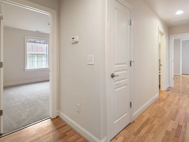 8 Trafalgar Cir — Photo 21