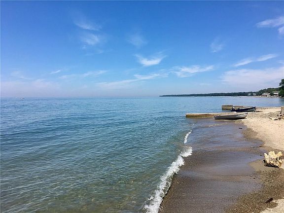 3rd image of 3643 Lake Front Dr