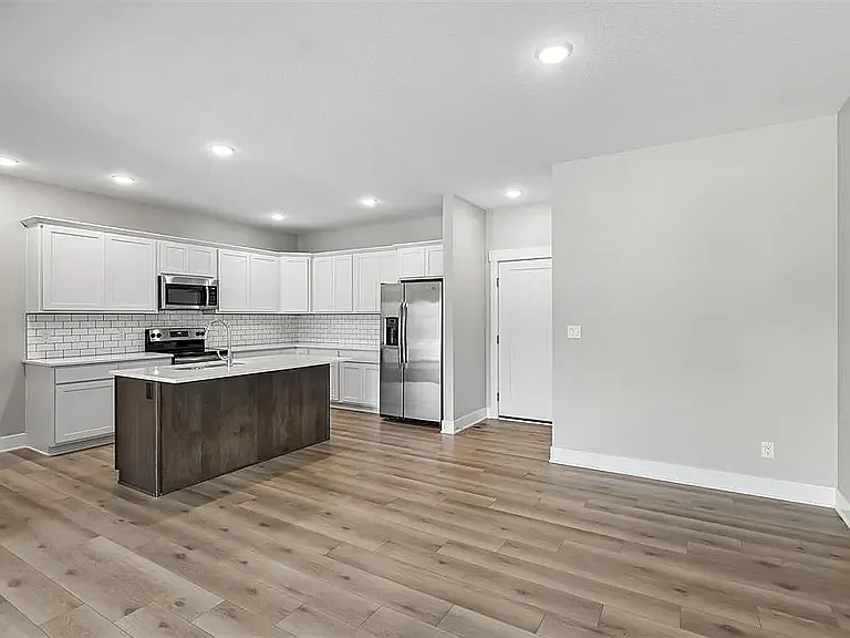 3 bed, 1864 sqft, $2,200 — Photo 2