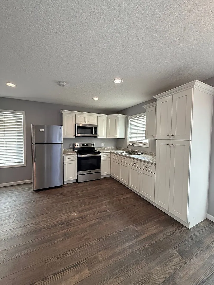 467 Pine St — Photo 3