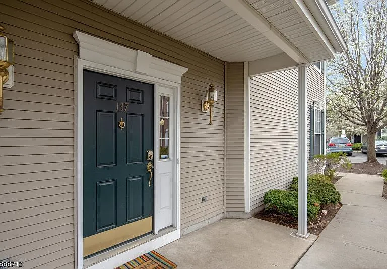 137 Riverwalk Way — Photo 2