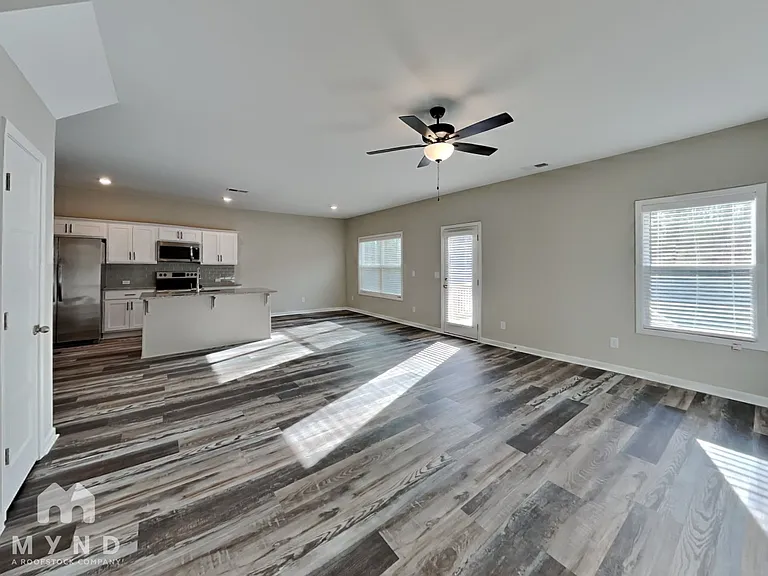 813 Trestle Creek Ct — Photo 4