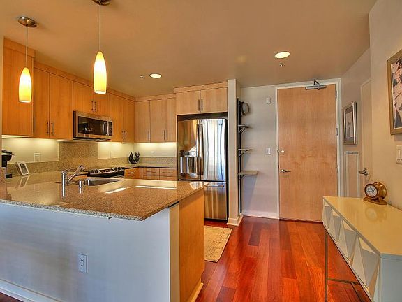 4th image of 38 N Almaden Blvd Unit 808