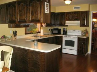 4012 Friars View Dr, Northampton, PA 18067