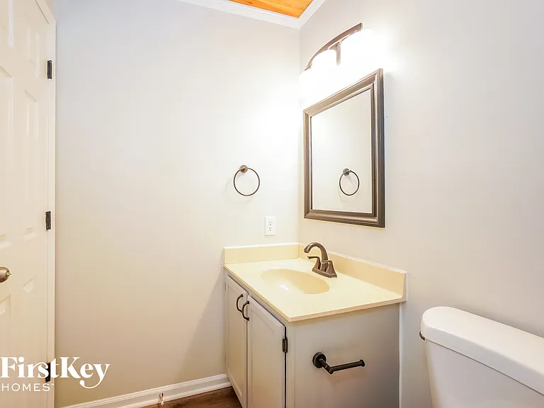 825 Country Ln — Photo 13
