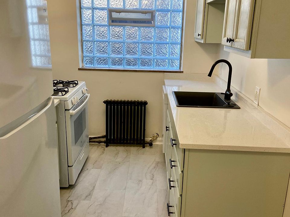 1st image of 2422 Quatman Ave APT 6