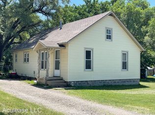 621 SE 6th St, Newton, KS 67114